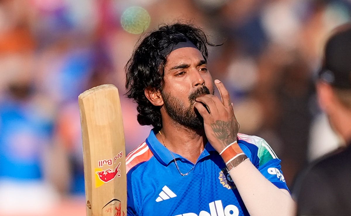 और फिर बजी शतक वाली सीटी.