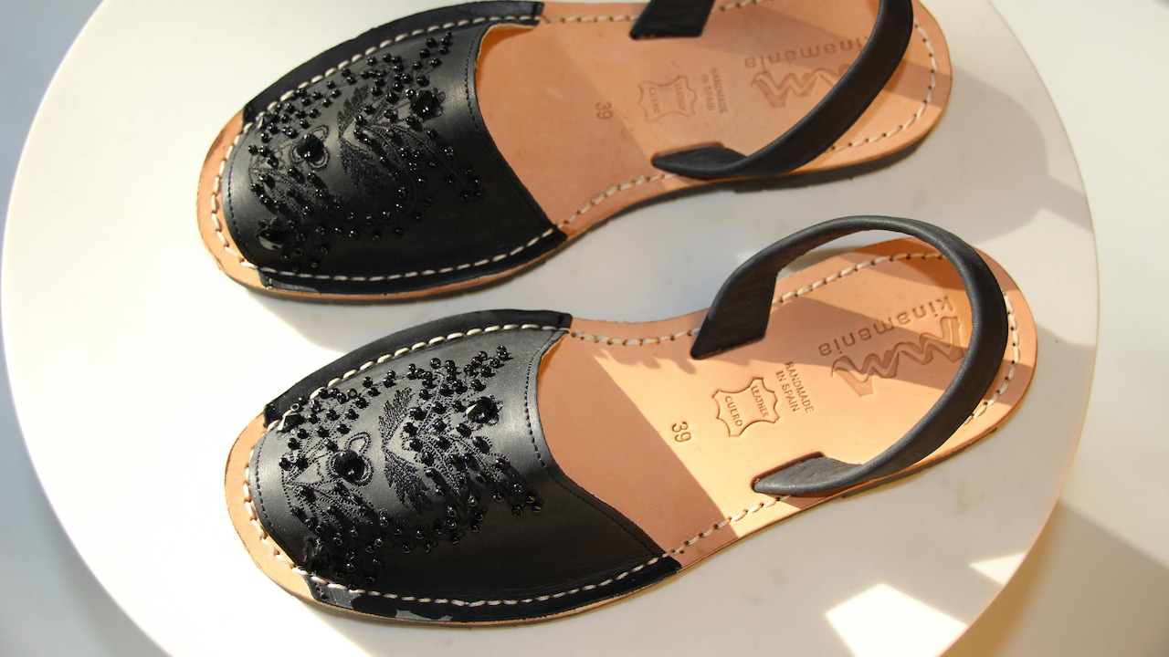 Foot Pain Causes: Why Flat Footwear Still Manages To Hurt Your Feet Foot Pain Causes: Why Flat Footwear Still Manages To Hurt Your Feet