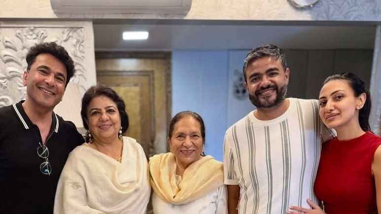 Chef Vikas Khanna Enjoys <i>Biji</i>-Style Gajar Ka Halwa, Courtesy Priyanka Chopra's Family