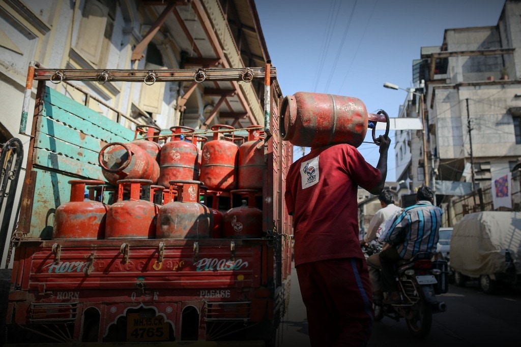 Subsidy On LPG For Poor To Stay, Says Oil Minister
