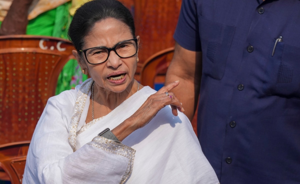 पीरज़ादा तोहा सिद्दीकी का आरोप है कि ममता बनर्जी तो ठीक हैं, लेकिन उनके एमपी-एमएलए मुसलमानों के खिलाफ काम करते हैं. 