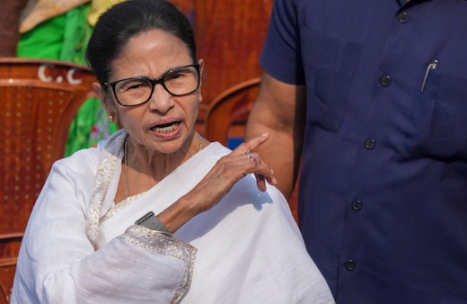 LIVE: ममता बनर्जी का आज SIR मुद्दे पर हल्‍ला बोल, TMC नेताओं संग मुख्य चुनाव आयुक्त से मिलेंगी