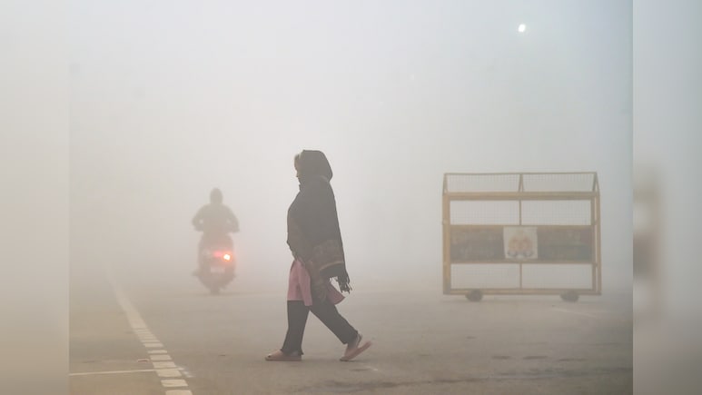 दिल्ली में आज सर्दी ने तोड़े सारे रिकॉर्ड. 4.2 डिग्री तक लुढ़का पारा, अगले 3 दिन भयंकर ठंड की चेतावनी