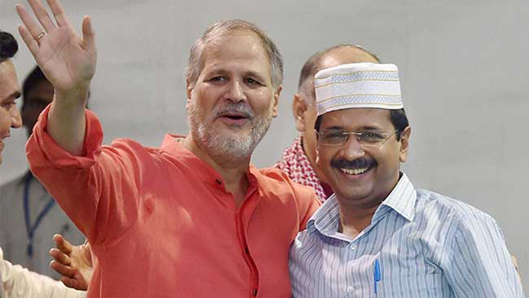 QBullet: Najeeb Wins &lsquo;Jung&rsquo; Against Kejriwal; Guj Looks For New CM