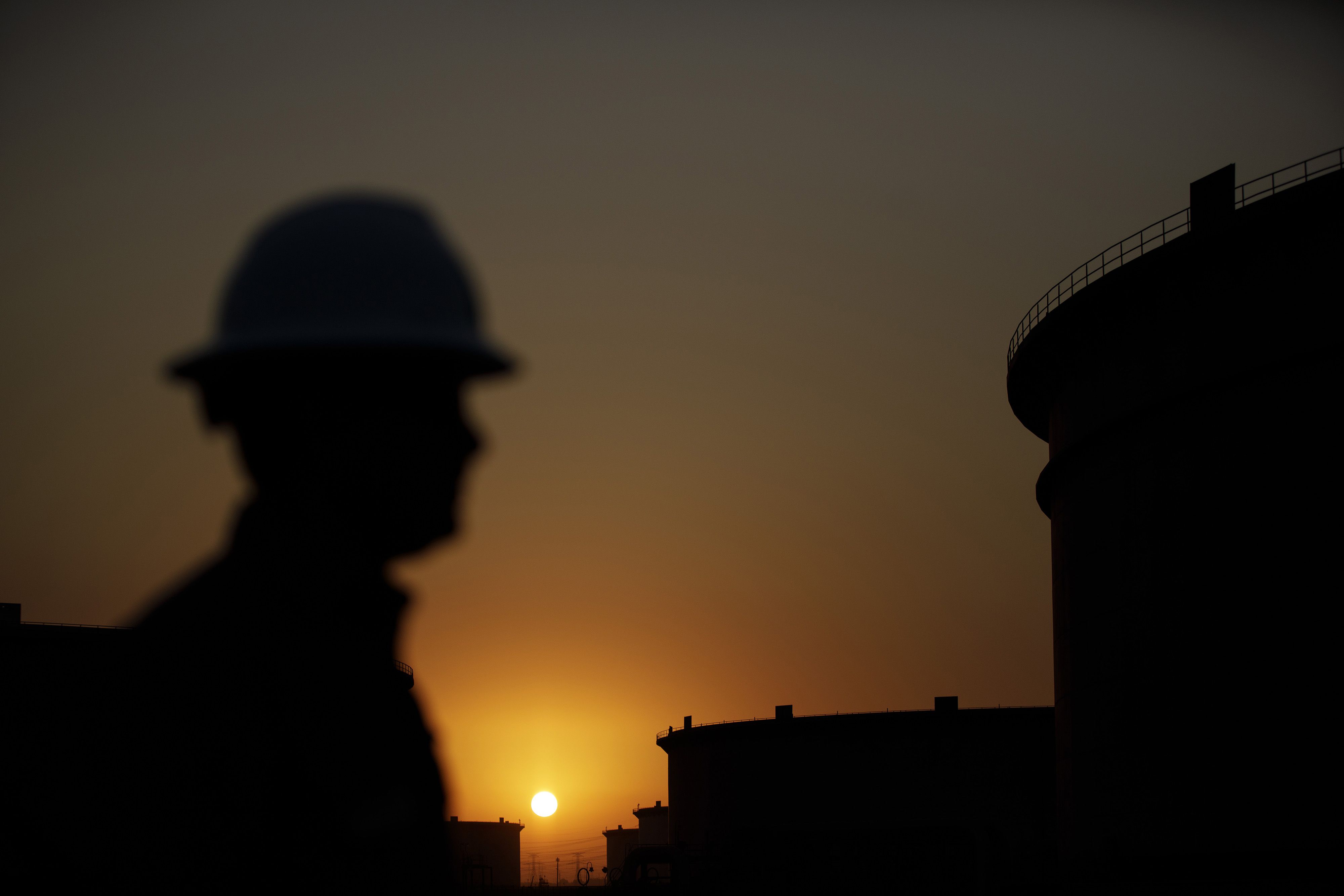 Aramco Selling $12.4 Billion Stake in Pipeline Rights Unit