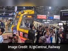 इंडियन रेलवे ने खास अंदाज़ में किया नए साल का स्वागत, रात के 12 बजे स्टेशन का नज़ारा खड़े कर देगा रोंगटे!