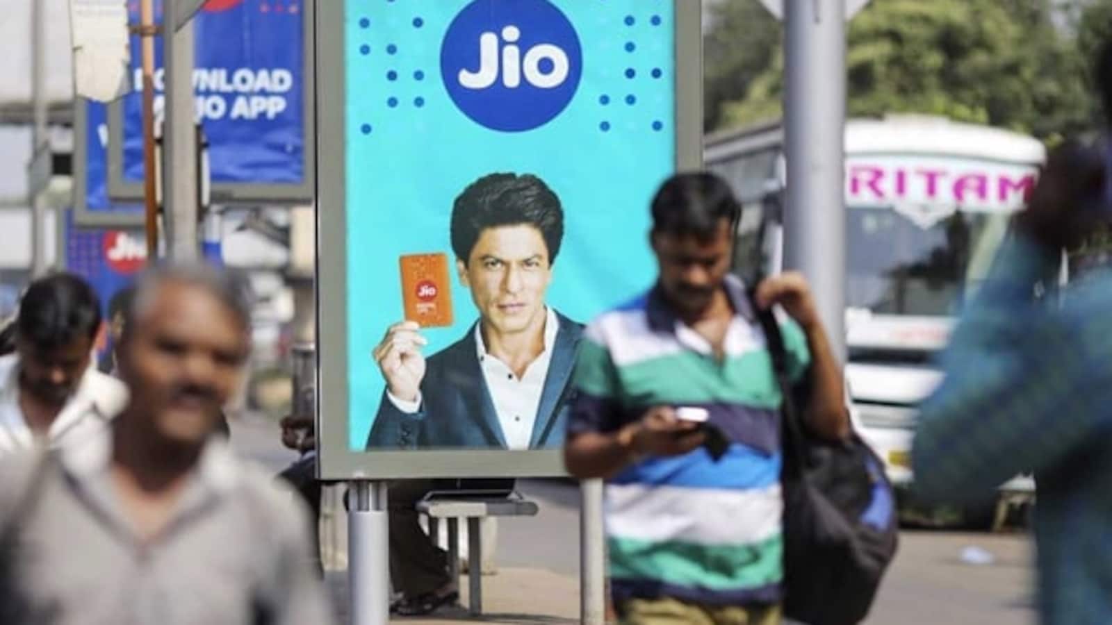 Reliance Jio's Rs 101 Cricket Pack Vs Rs 101 Booster Pack. Prepaid ...