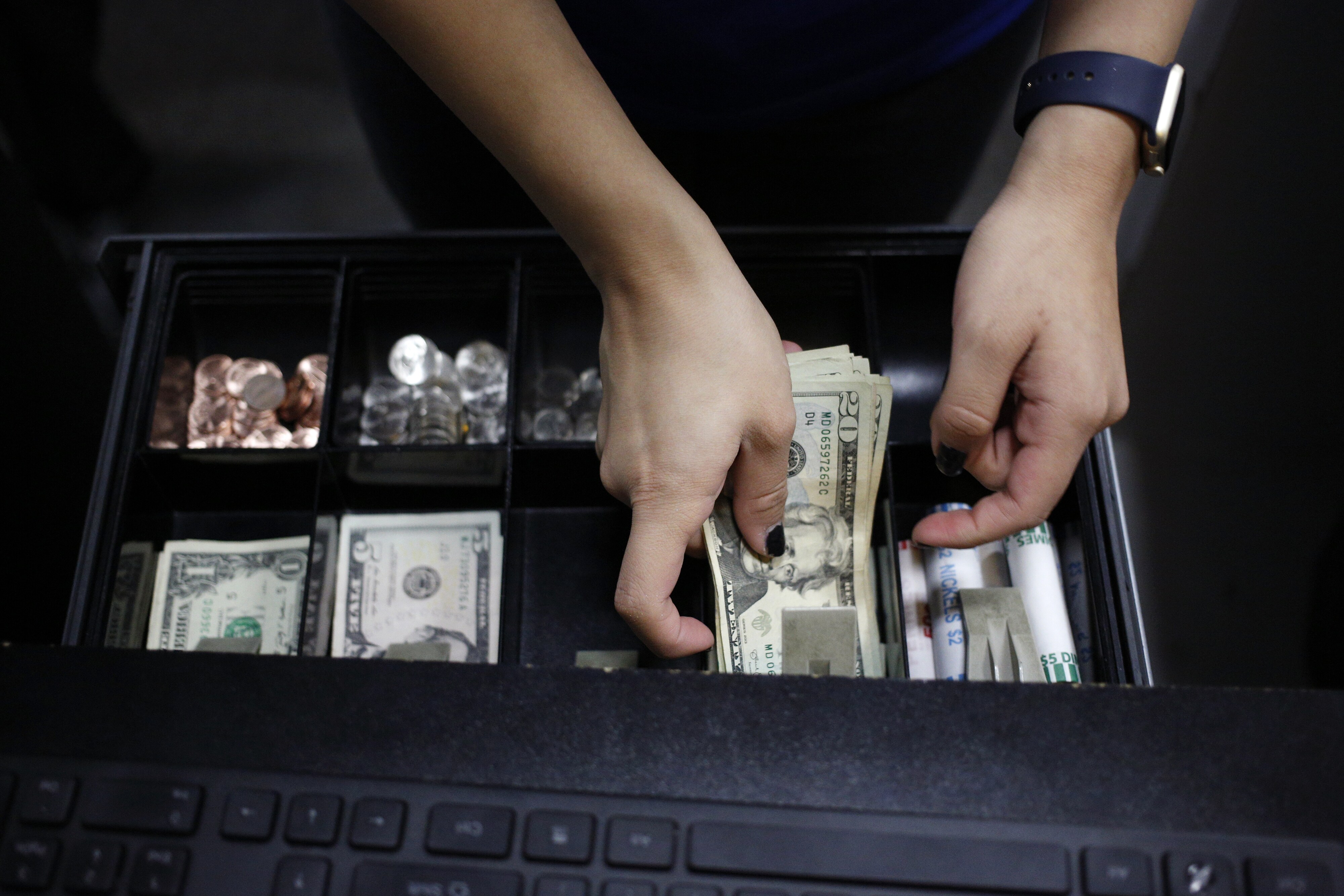 Dollar May Face &lsquo;Major&rsquo; Drop In 2026, Standard Chartered Says