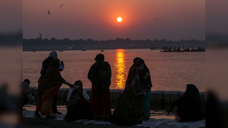 Meen Sankranti 2026: मीन संक्रांति पर भक्&zwj;त करें यह कार्य, सूर्य देवता का म&zwj;िलेगा आशीर्वाद