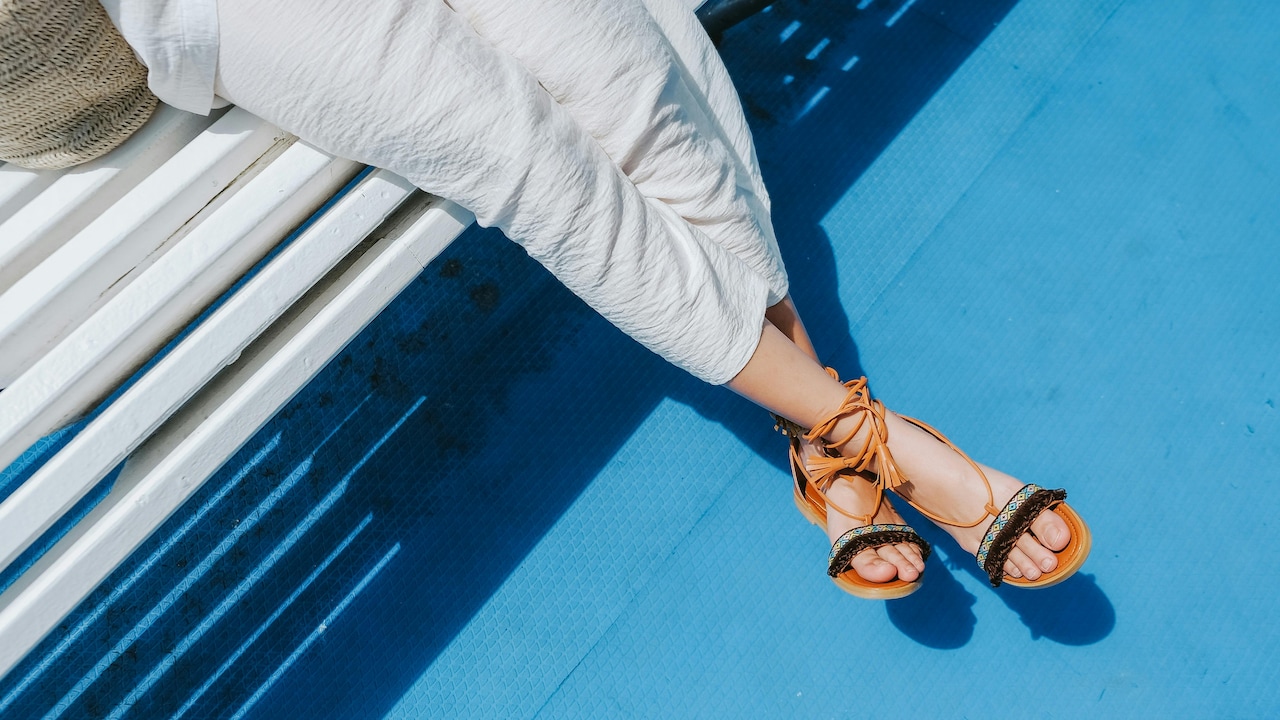 Choose the right undies for your white pants with 10 helpful tips