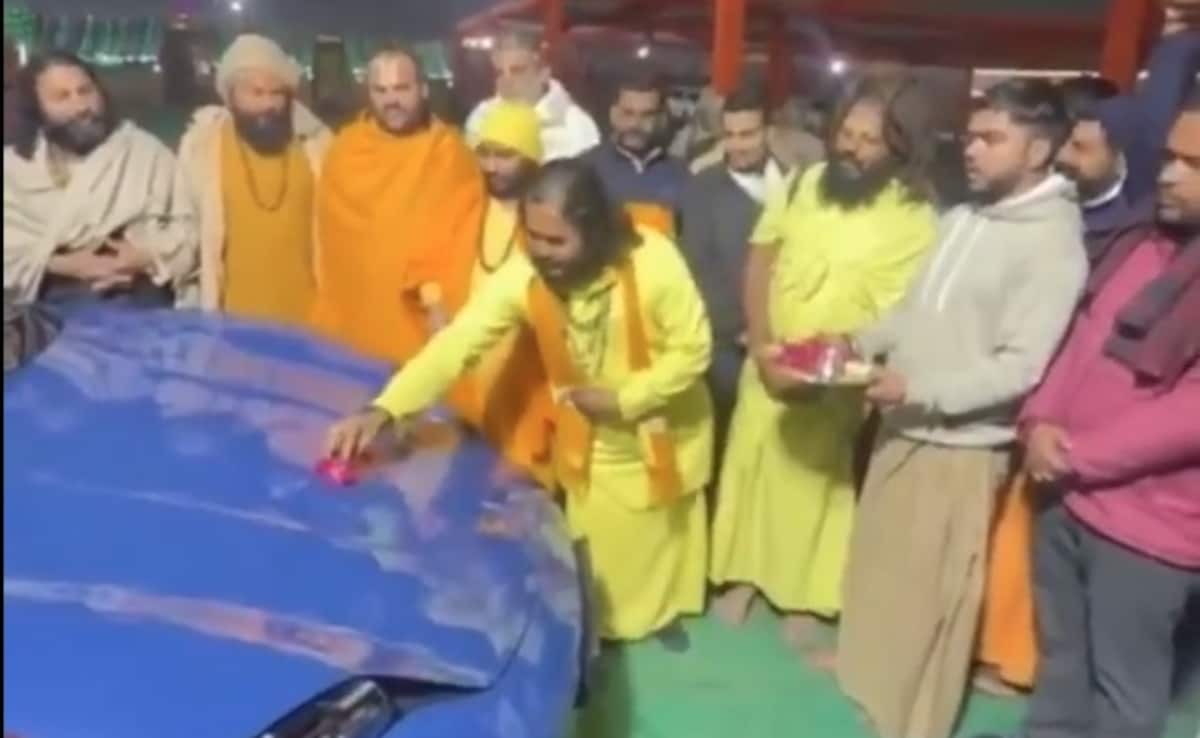 Spiritual Leader Satua Baba Drives Luxury Cars at Prayagraj's Magh Mela