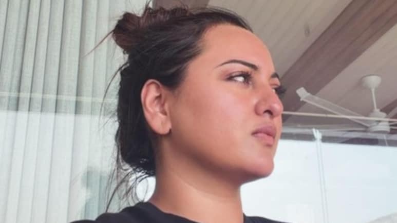 सोनाक्षी सिन्हा बालकनी में बैठीं थीं 'शांति' के लिए, लेकिन हुआ उलट, परेशान होकर बोलीं- ये मिला