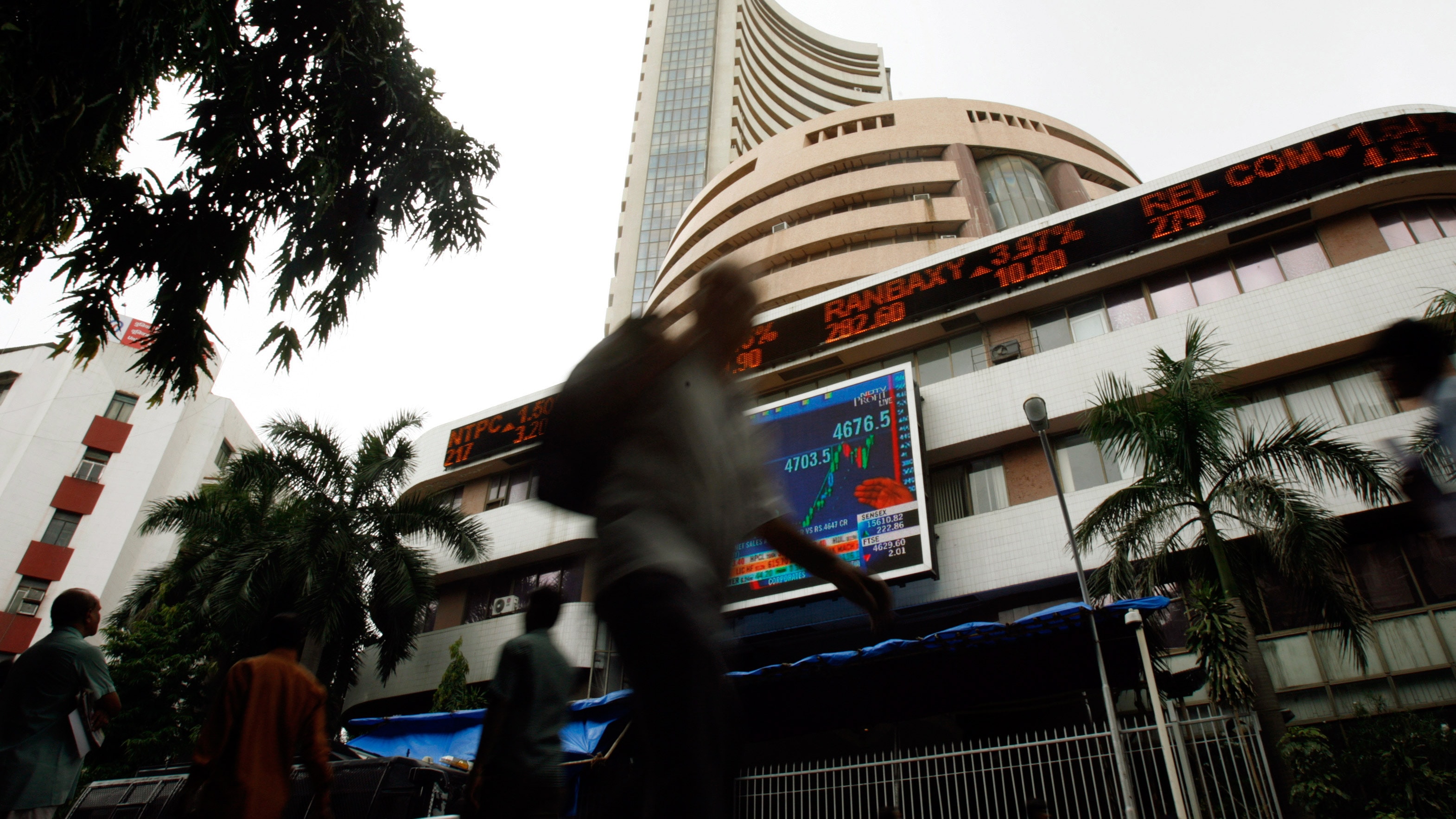 Sensex, Nifty Gain For Third Straight Day Buoyed By RBI Rate Cut