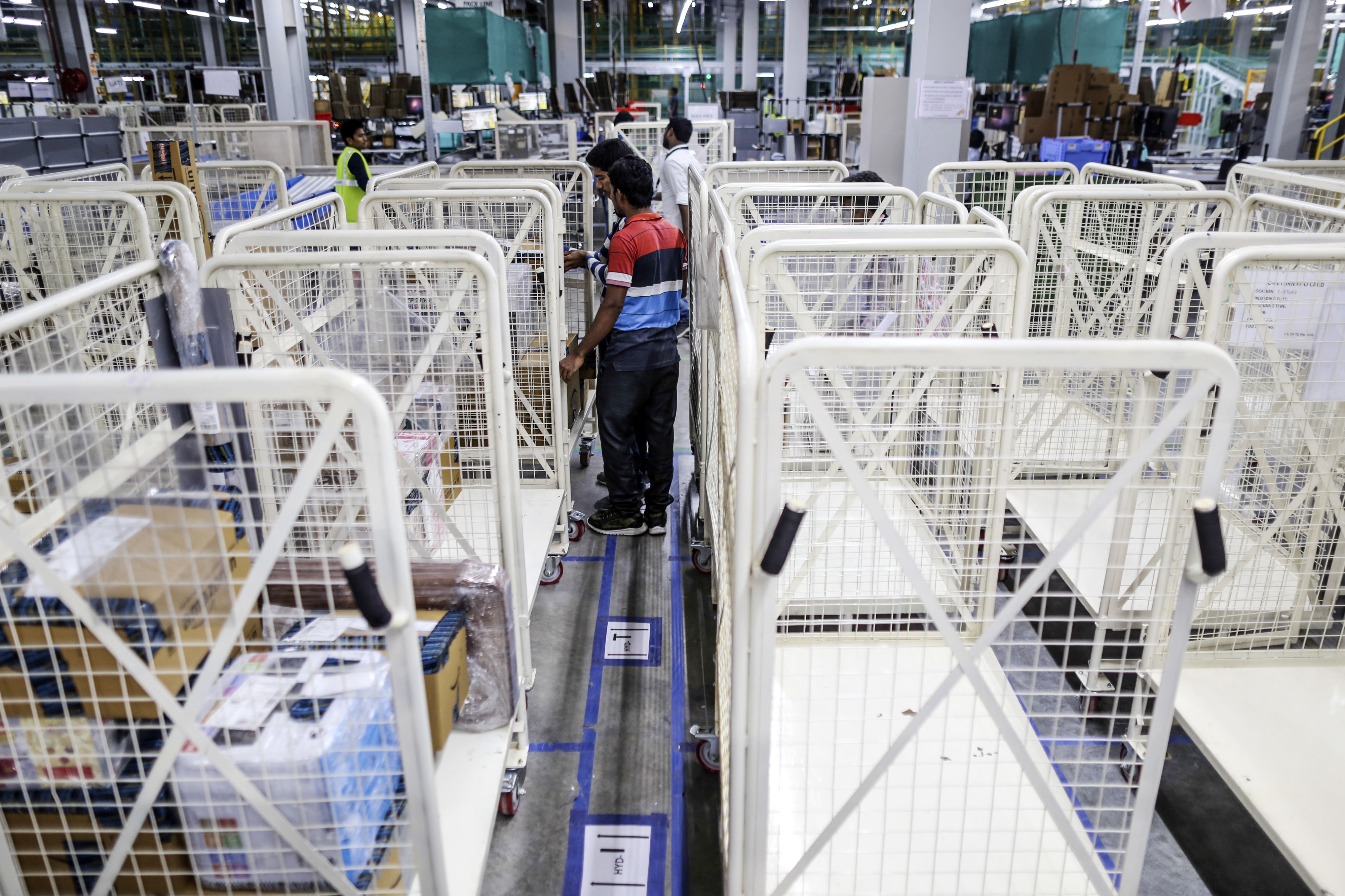 Mukesh Ambani To Tap Mom-And-Pop Stores In E-Commerce Push