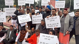 दिल्ली विधानसभा में बीजेपी विधायकों ने केजरीवाल के खिलाफ क्यों किया प्रदर्शन? जानिए पूरा मामला