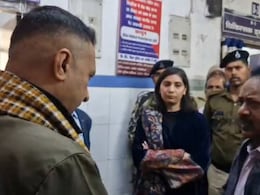 'आप एकदम निठल्ले हैं, कुछ नहीं करते हैं', अस्पताल में डॉक्टर की विधायक ने लगाई क्लास, Video हुआ वायरल