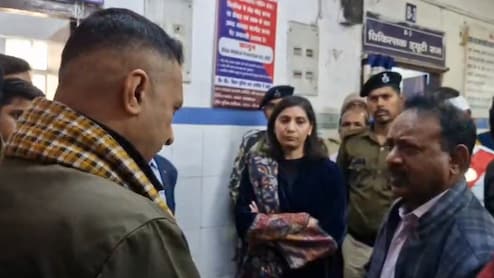 'आप एकदम निठल्ले हैं, कुछ नहीं करते हैं', अस्पताल में डॉक्टर की विधायक ने लगाई क्लास, Video हुआ वायरल