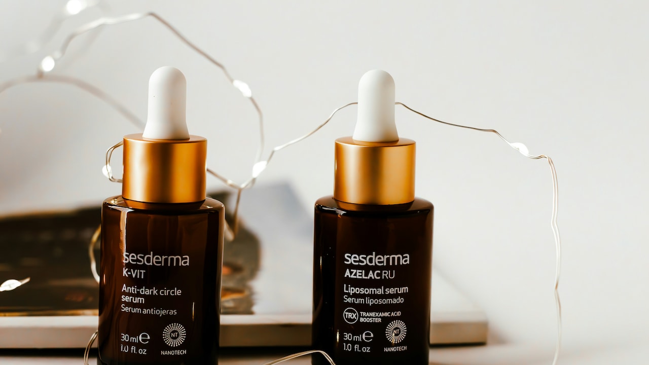 Do Face Serums Really Need Time To Work? The Truth About Skin Absorption Explained Do Face Serums Really Need Time To Work? The Truth About Skin Absorption Explained