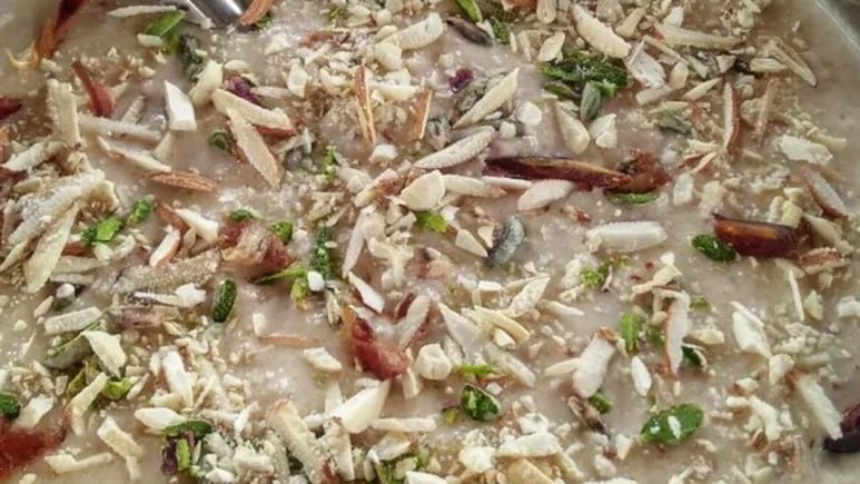कुछ मीठा खाने का है मन,  डायबिटीज से हैं परेशान, तो जरूर ट्राई करें हेल्दी और शुगर फ्री खजूर की खीर