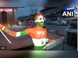 बर्फीली ठंड के बीच लाल चौक पर अहमदाबाद से पहुंचा शख्स, 'ब्रह्मोस' हाथ में ले लगाए 'वंदे मातरम' के नारे, VIDEO