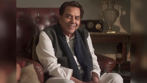 Ikkis Review: Solidly Acted Dharmendra's Swan Song Is Not Average Hindi War Film