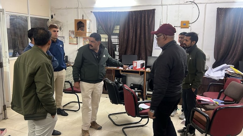 Rajasthan: 40 अफसर, 4 ठिकाने और रात 11 बजे तक एक्शन, इस यूनिवर्सिटी पर SOG की रेड में मिलीं 67 फर्जी डिग्रियां