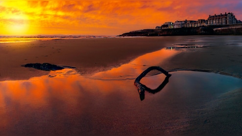 लद्दाख में दिखा खौफनाक लाल आसमान, 2003 के बाद आया सबसे बड़ा सौर तूफान, क्या है खतरा?