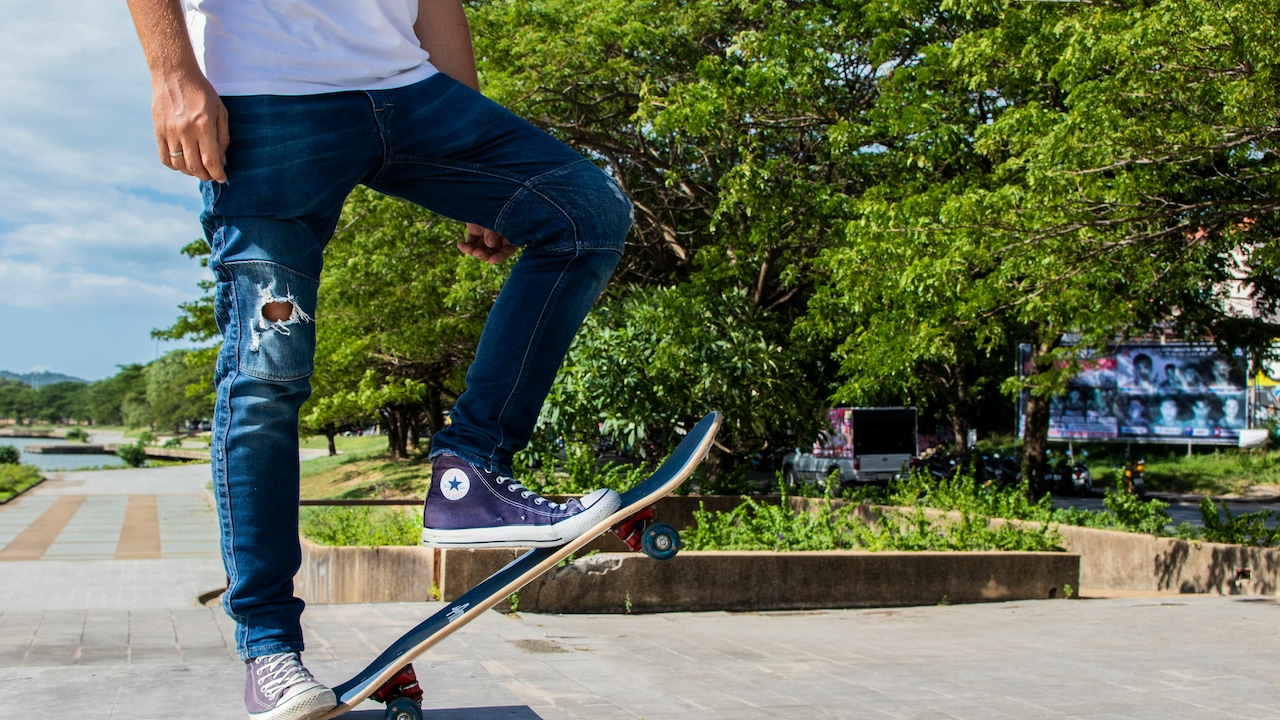 Mens Jeans Guide: How To Prevent Knee Sagging And Keep The Fit Sharp