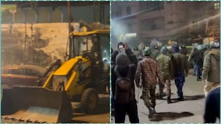 दिल्ली में आधी रात को बुलडोजर एक्शन, मस्जिद के पास से हटाया जा रहा अवैध अतिक्रमण