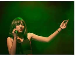 धुरंधर के म्यूजिकल सफलता के पीछे है इस 22 साल की लड़की का हाथ, जानें कौन हैं डियाफी लामारे ?