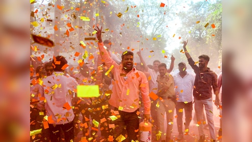 महाराष्ट्र में अजीबोगरीब गठबंधन: कहीं कट्टर विरोधी आए पास, तो कहीं वैचारिक दुश्मनों से हाथ मिलाने की तैयारी!