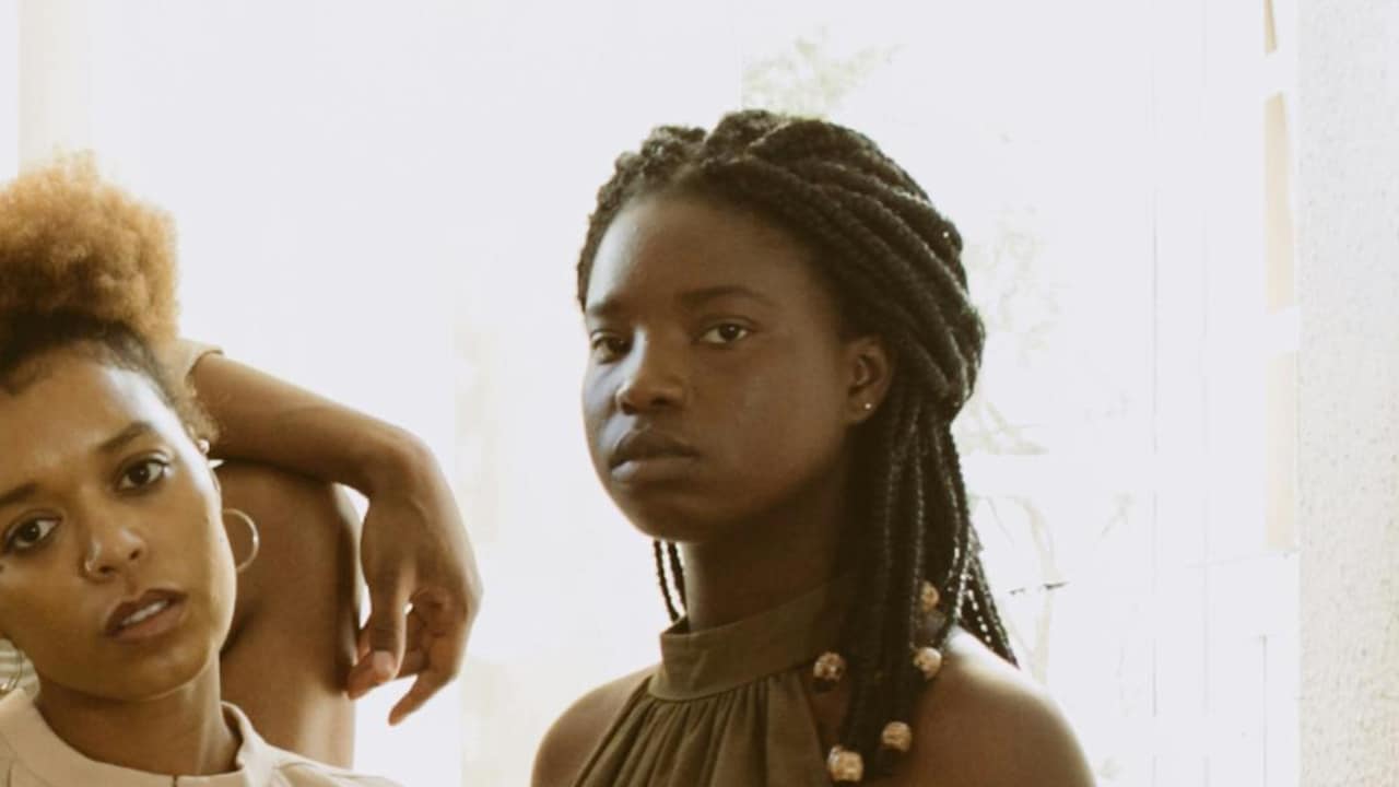 Why High-rise Bottoms Are Better Than Low Waist When Styling Trendy Cropped Tops