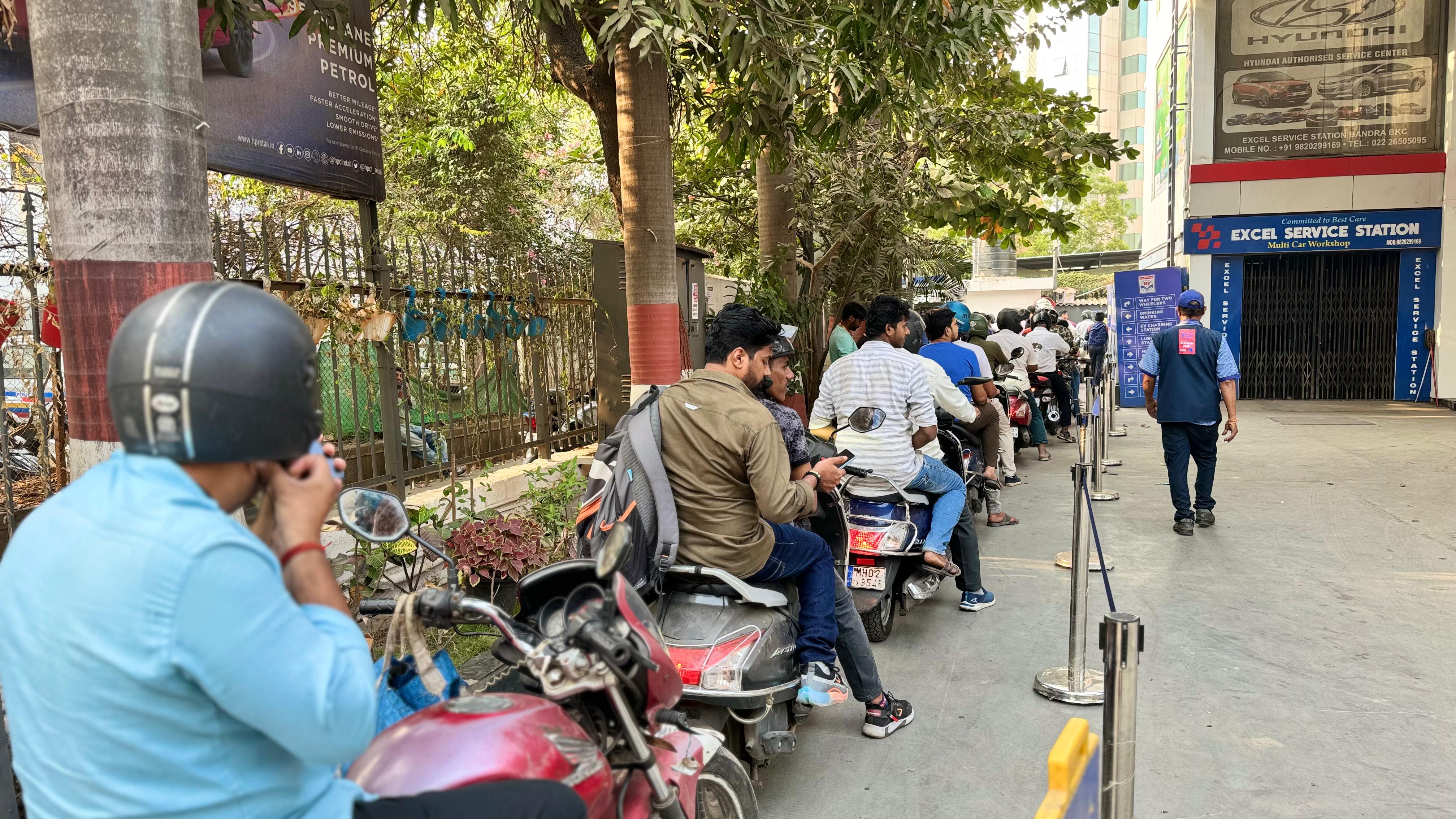 Truckers' Protest Leads To Panic Buying Of Fuel, Government Holds Talks To Resolve Issue