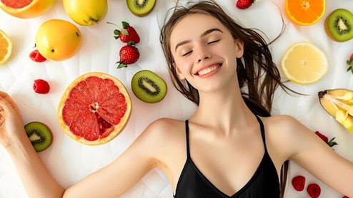 Fruits For Glowing Skin: सर्दी में पानी है चमकदार त्वचा, तो हर दिन ये 3 फलों को खाना कर दें शुरू, सेहत को भी मिलेंगे कई फायदे