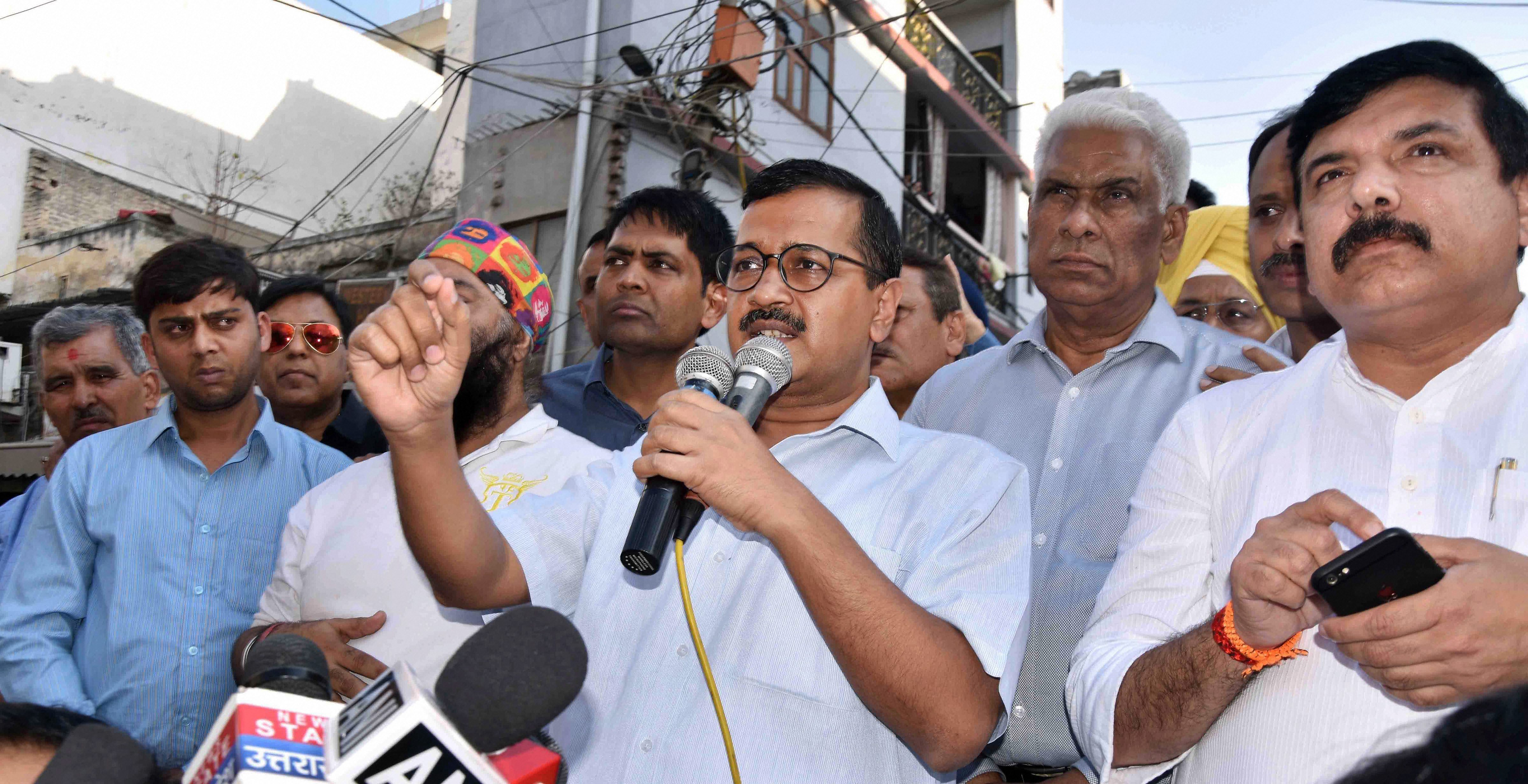 Kejriwal Apologises To Gadkari, Amit Sibal In Defamation Cases