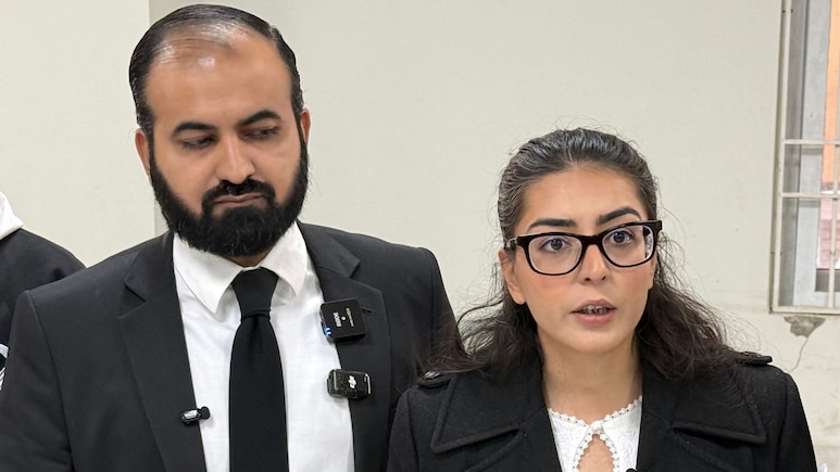 पाकिस्तान में जालिम सेना के खिलाफ आवाज उठाने की सजा देखिए, पति-पत्नी को 17 साल की जेल