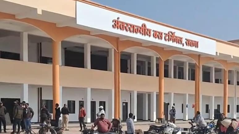 Bus Operators Strike: सतना में बस ऑपरेटरों की हड़ताल, तीसरे दिन भी थमे रहे बसों के पहिए, आवागमन के लिए भटकते रहे यात्री