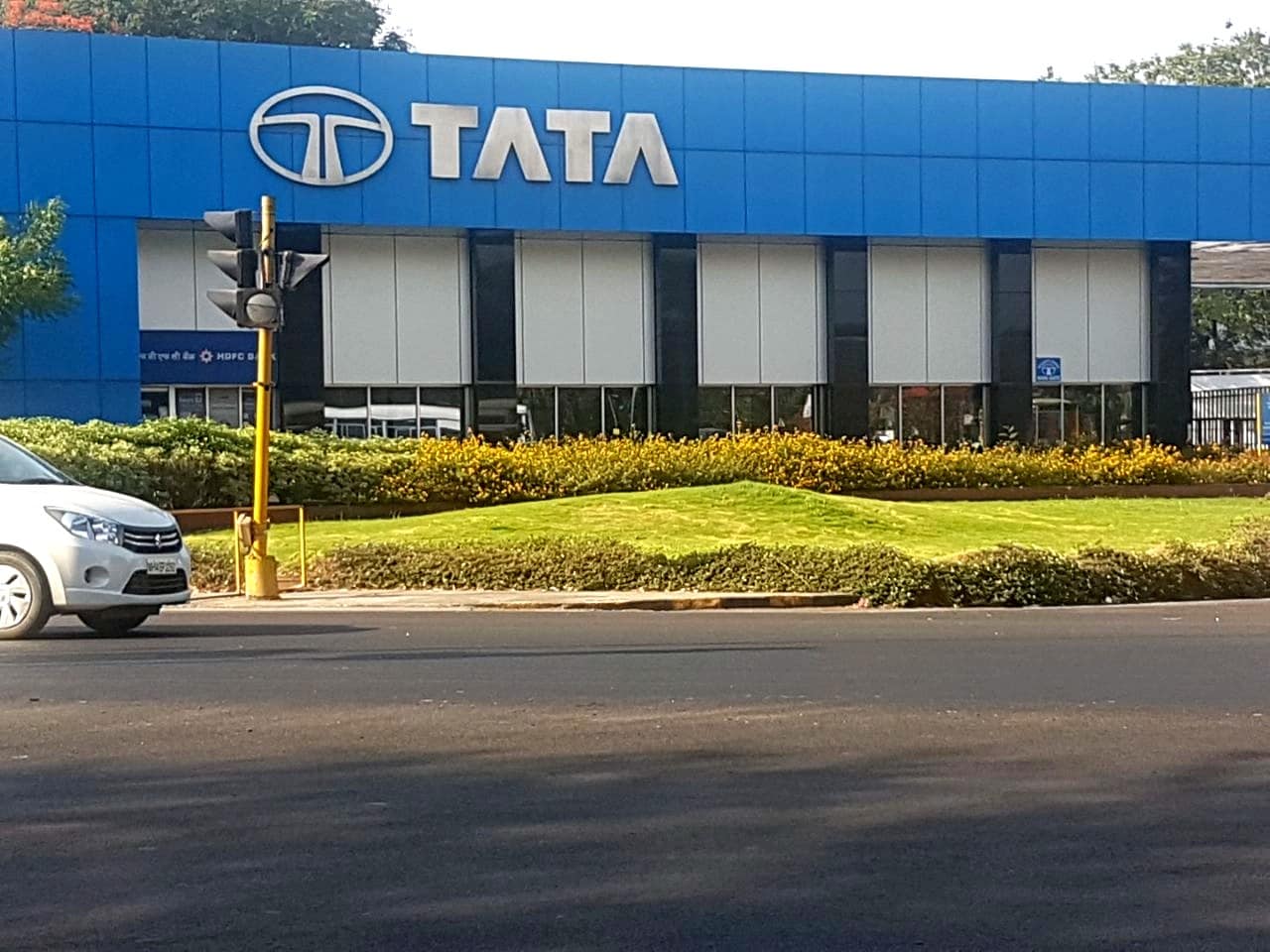 Tata Motors Partners HDFC Bank For Commercial Vehicle Financing