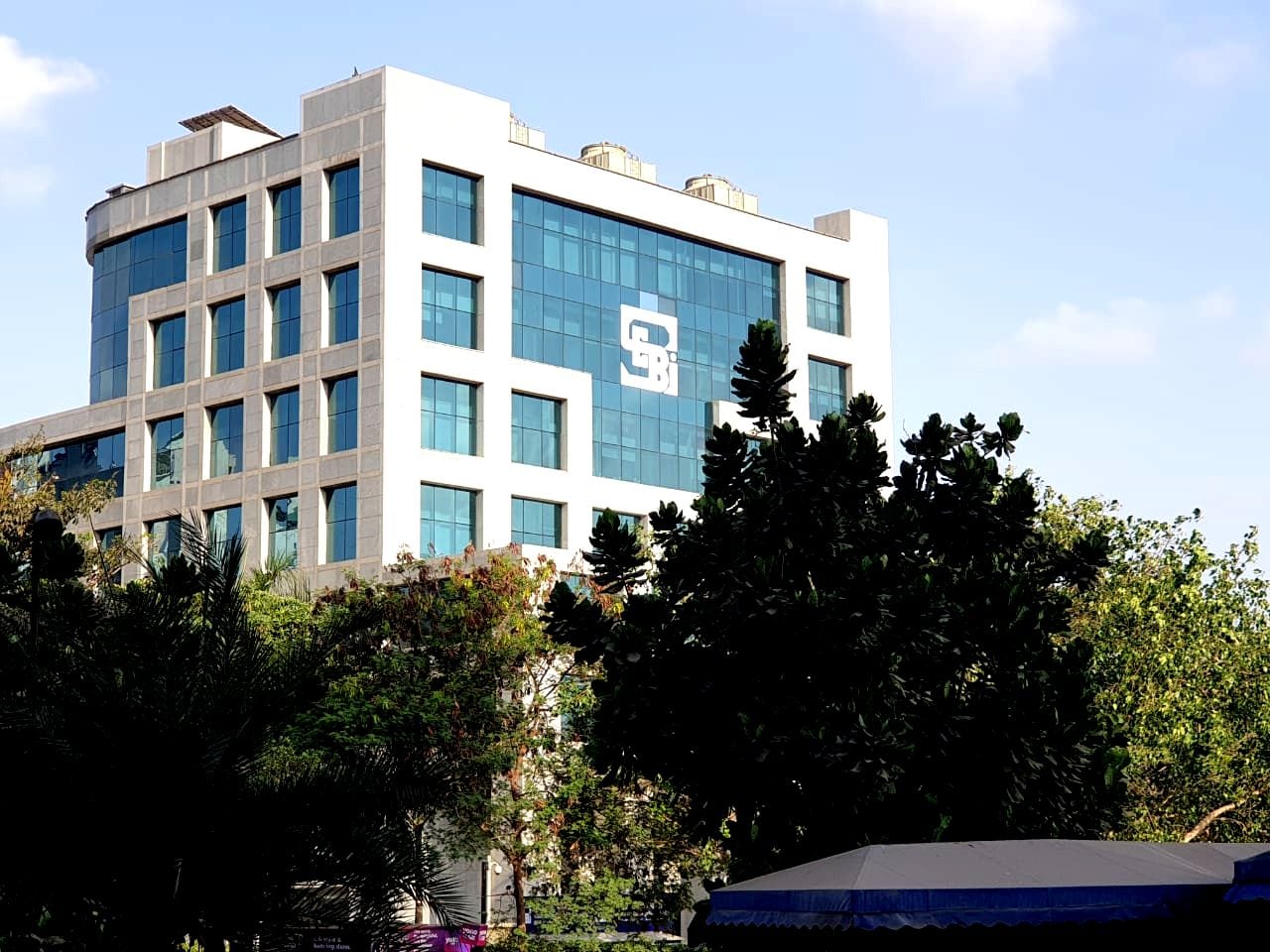 SEBI Issues Performance Benchmarking Guidelines For Alternative Investment Funds 