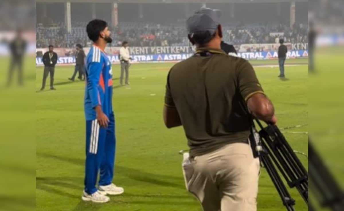 Shreyas Iyer Takes Batting Tips From New Zealand Star. Video Of Their Intense Chat Viral