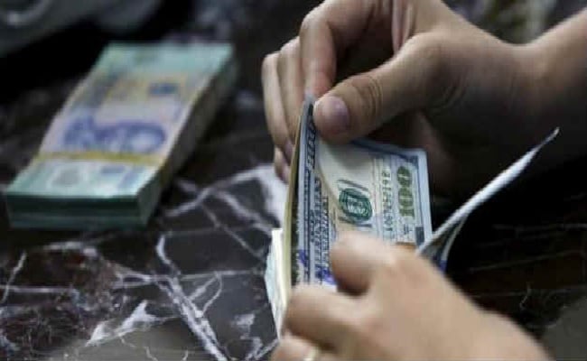 Bond Rout Depresses Asia Forex Sentiment, Rupee Bucks Regional Trend: Poll