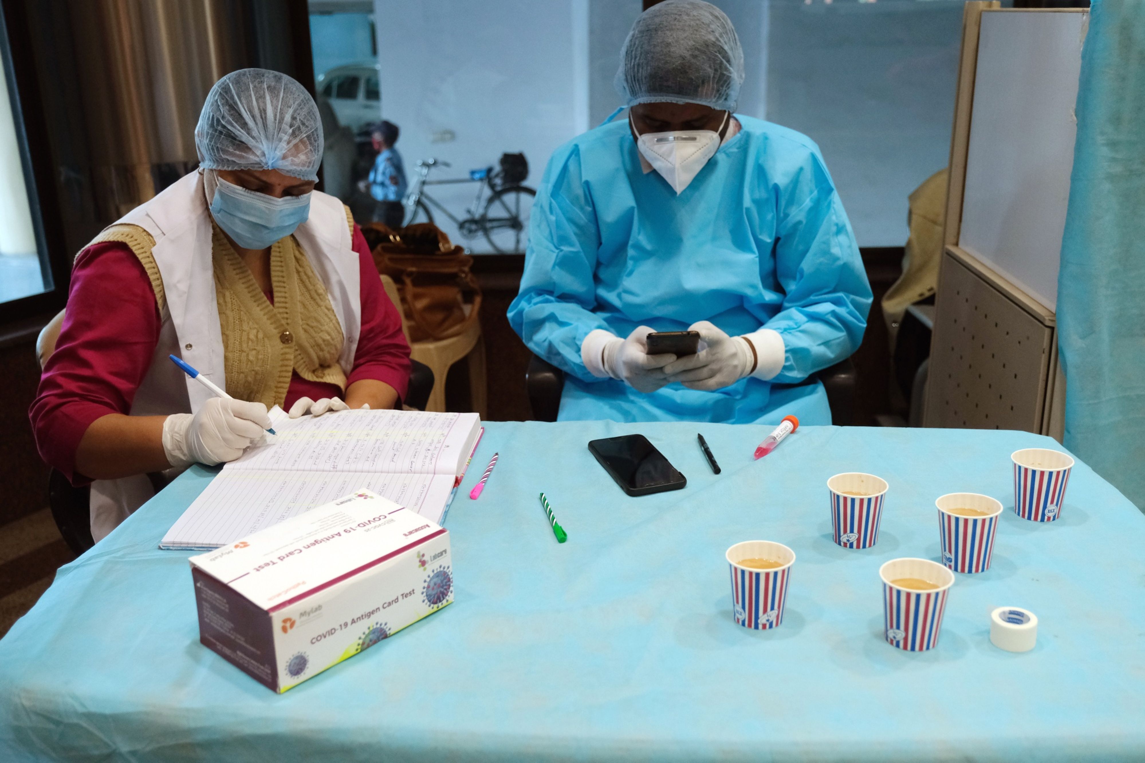 Coronavirus India Update: Tally Tops 95.7 Lakh; Active Cases Drop Below 4.2 Lakh