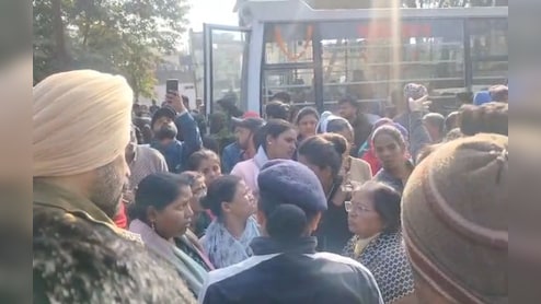 नव वर्ष के जश्न में पटाखों से शुरू हुआ विवाद, मारपीट के शिकार युवक ने तोड़ा दम, परिजनों का भोपाल में हंगामा