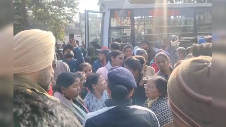 नव वर्ष के जश्म में पटाखों से शुरू हुआ विवाद, मारपीट के शिकार युवक ने तोड़ा दम, परिजनों का भोपाल में हंगामा