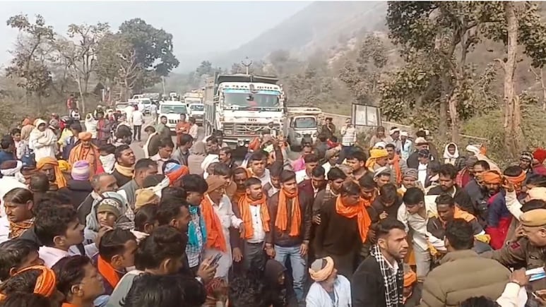 जुगाड़ गाड़ी पलटने से दर्दनाक हादसा, जयपुर-अलवर हाईवे पर बैठे लोग; 5 किमी लंबा जाम