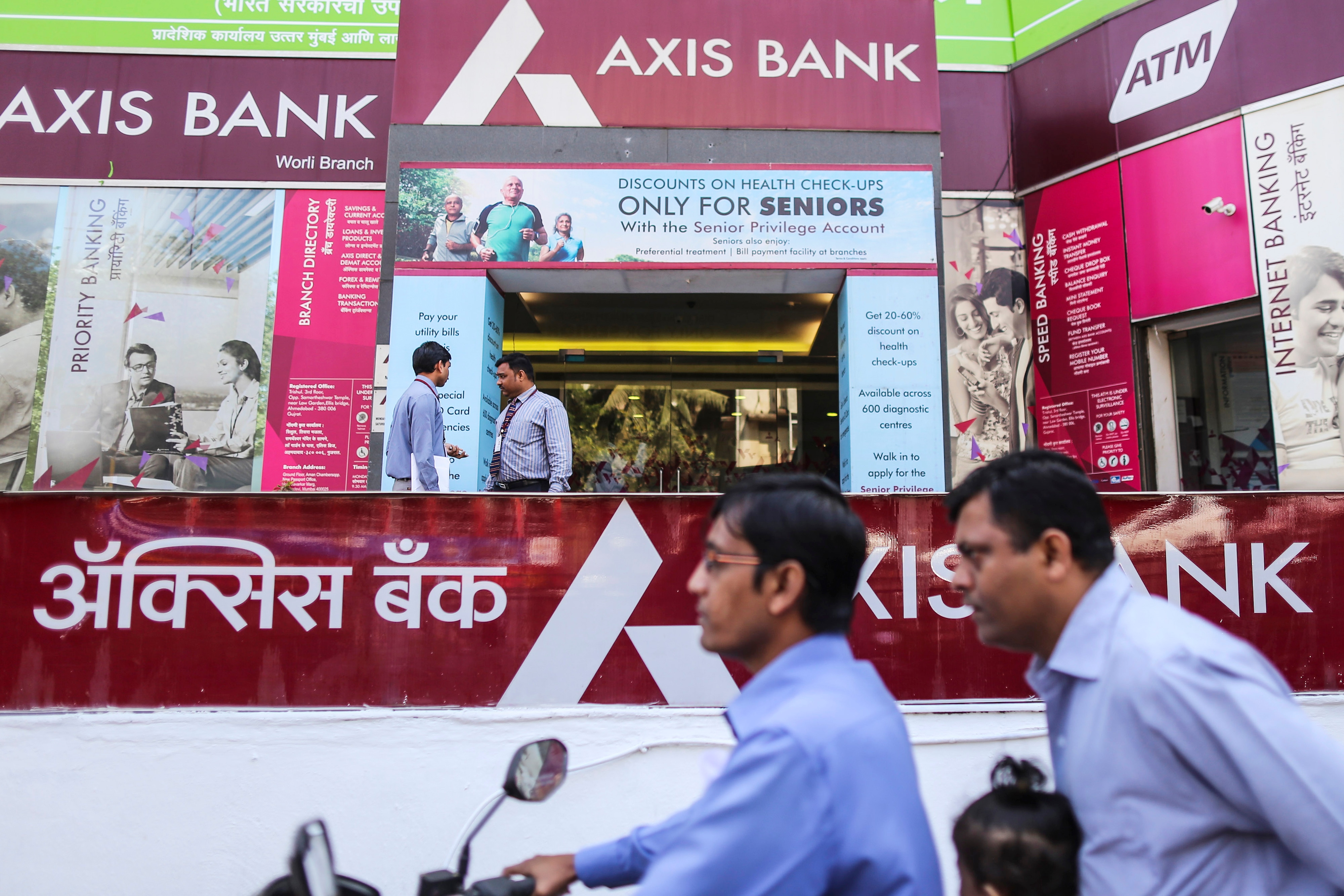 Government Allows 74% Foreign Shareholding In Axis Bank