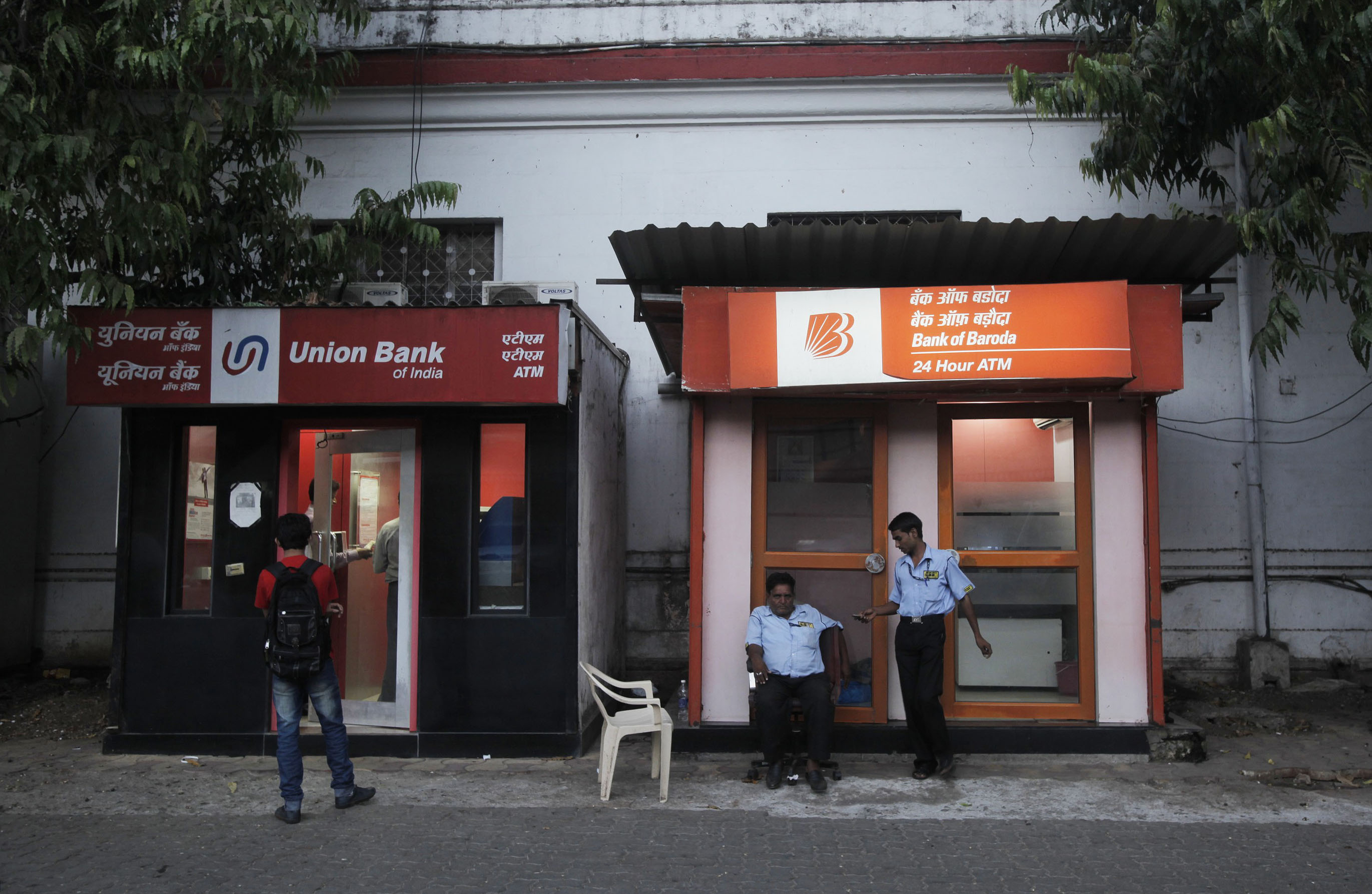 85% ATMs Recalibrated For New Notes Till November 30