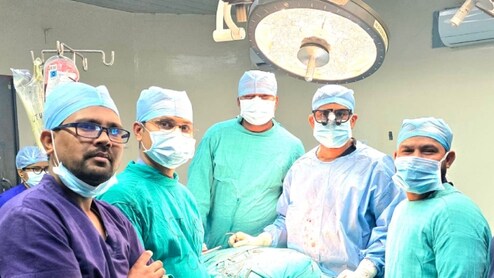 CG News: टूथब्रश करते समय फटी गर्दन की नस, मर सकता था युवक, डॉ. कृष्णकांत की चमत्कारी सर्जरी ने बचाई जान, दुनिया में ऐसे सिर्फ 10 केस&nbsp;