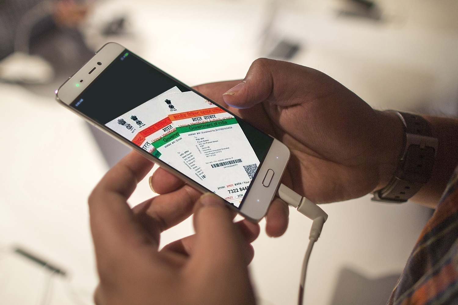 Linking Aadhaar To Mobile Numbers &lsquo;Environment Friendly&rsquo;, Says TRAI Chief