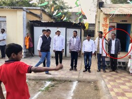 Buldhana News: झेंडावंदन करताना अनर्थ घडला!  मुख्याध्यापकाच्या मृत्यूने गावावर शोककळा; शाळेत काय घडलं?